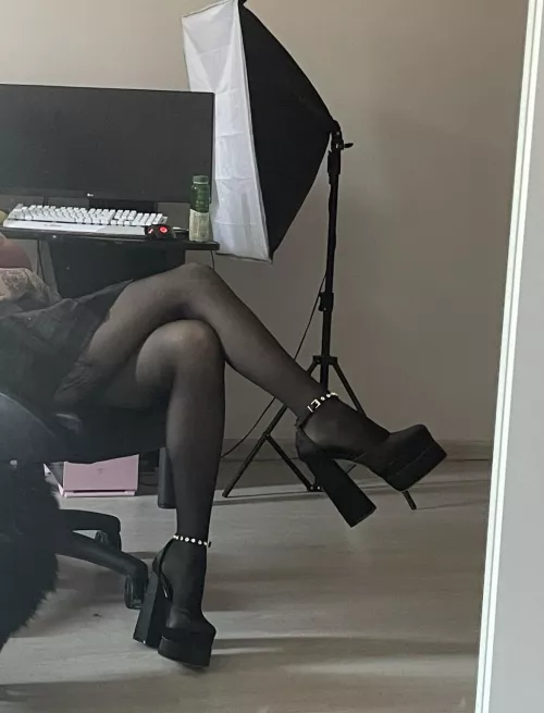 stockings and heels ... one two three and your dick is already hard by Wonderfullbabyy