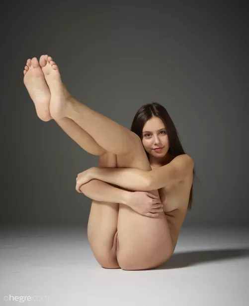 Alisa - Erotic Art by Hotterandlower