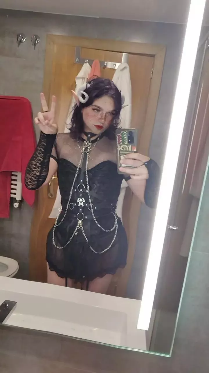 Goth fit :3 posted by grxjik