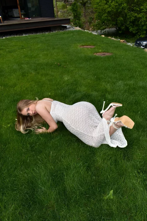 I can tease and please you. by riachyleyerse