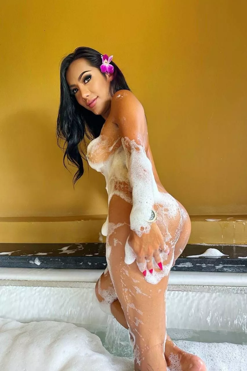 Making sure that I'm clean and fresh before you eat me posted by marisatrans