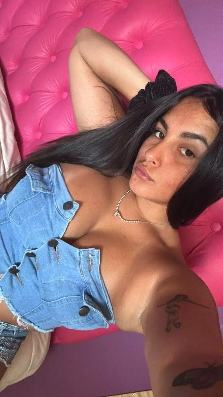 tried a blue denim crop top and it fits perfectly posted by camil_pretty