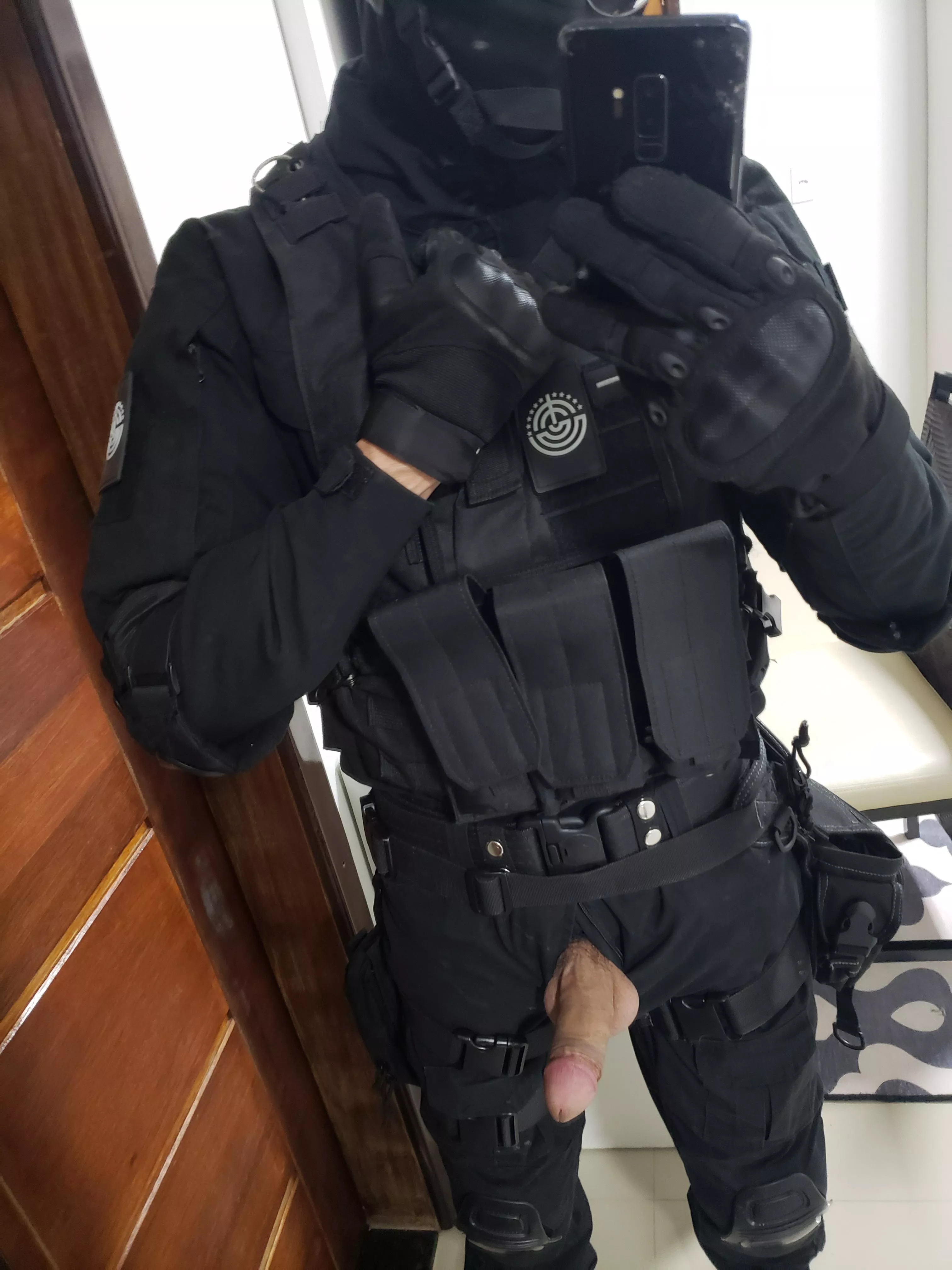 22, sc wickedczar  posted by suitedlad00