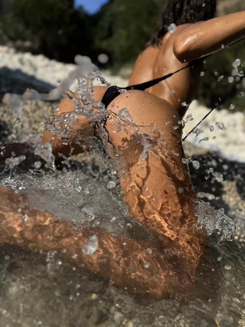 I think I will also take off the lower part because it is very hot on this beach by la_skinny