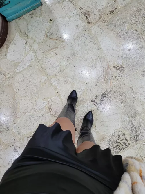 I would like the floor to be your chest 😈 by CanelaMi