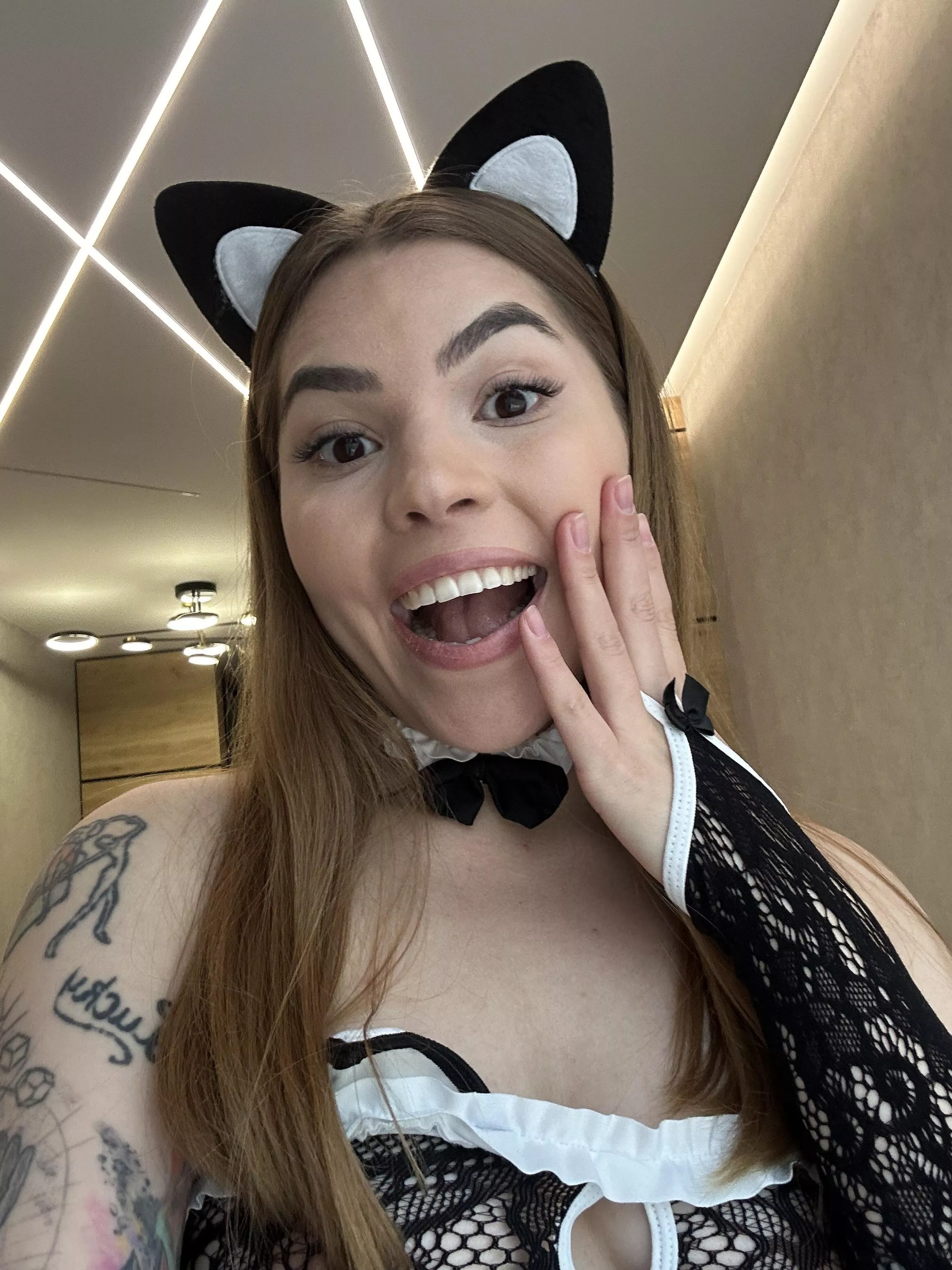 I'm so happy, I see the sausage in your hands posted by HolaAuroraa