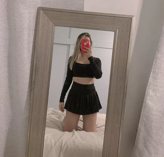 Japanese girl looking for her gym buddy  by sunsunny23