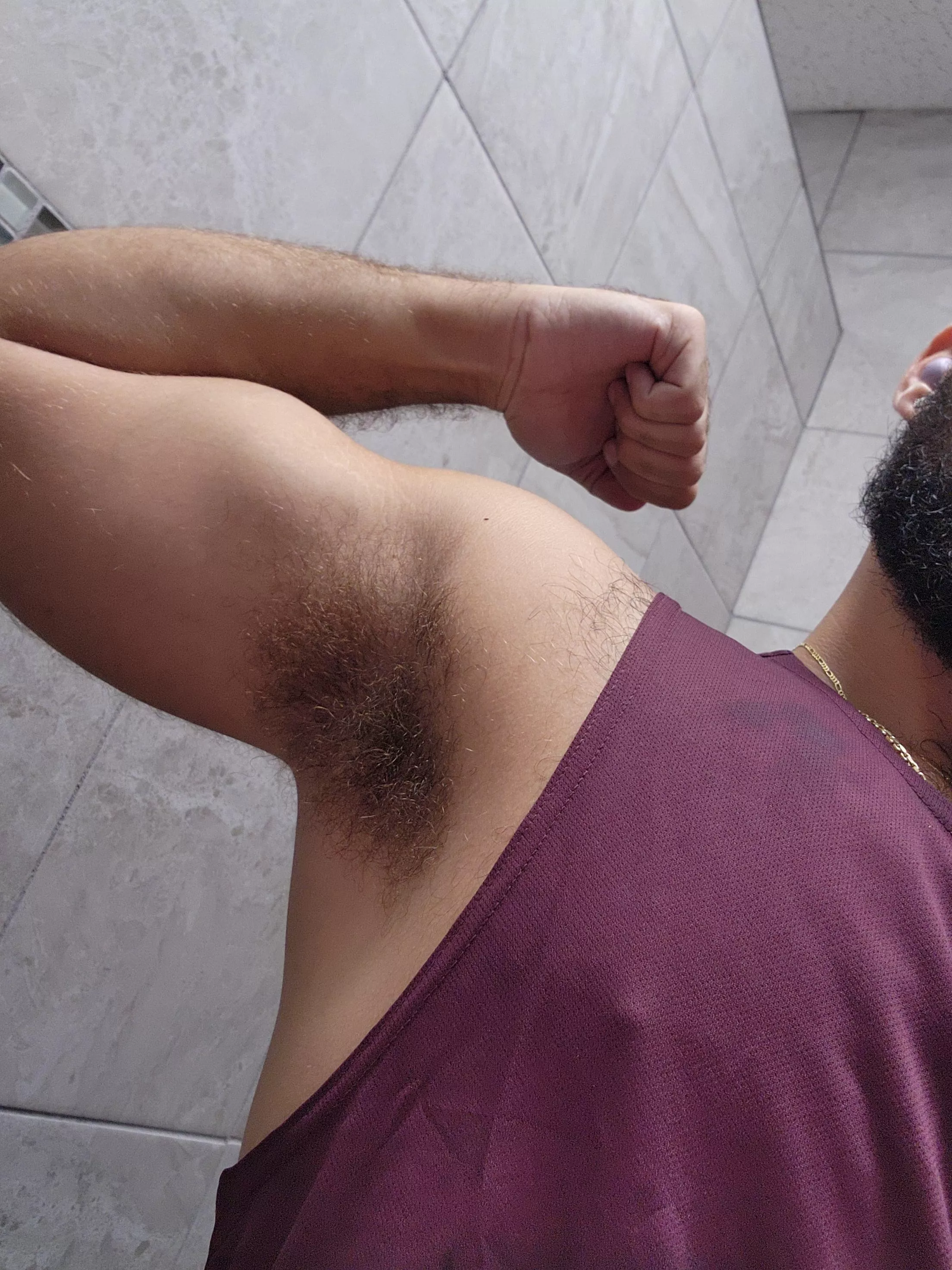 Love when I catch guys looking at my pits posted by AndreZH