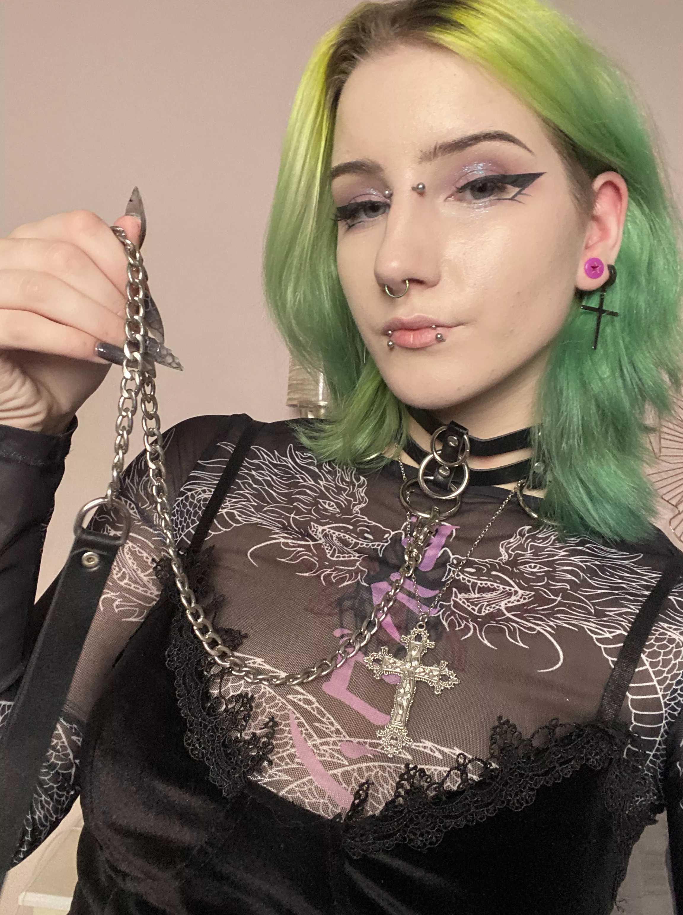 Stroke me. Make me purr 🤤 posted by eva_curls_