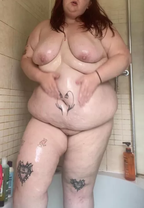 Wanna shower with a horny bbw? by juicyeva-19