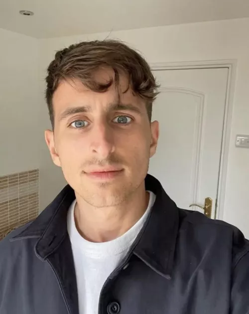 Week off work. Anyone wanna hang out? 👋🏼 by Ad_Man84