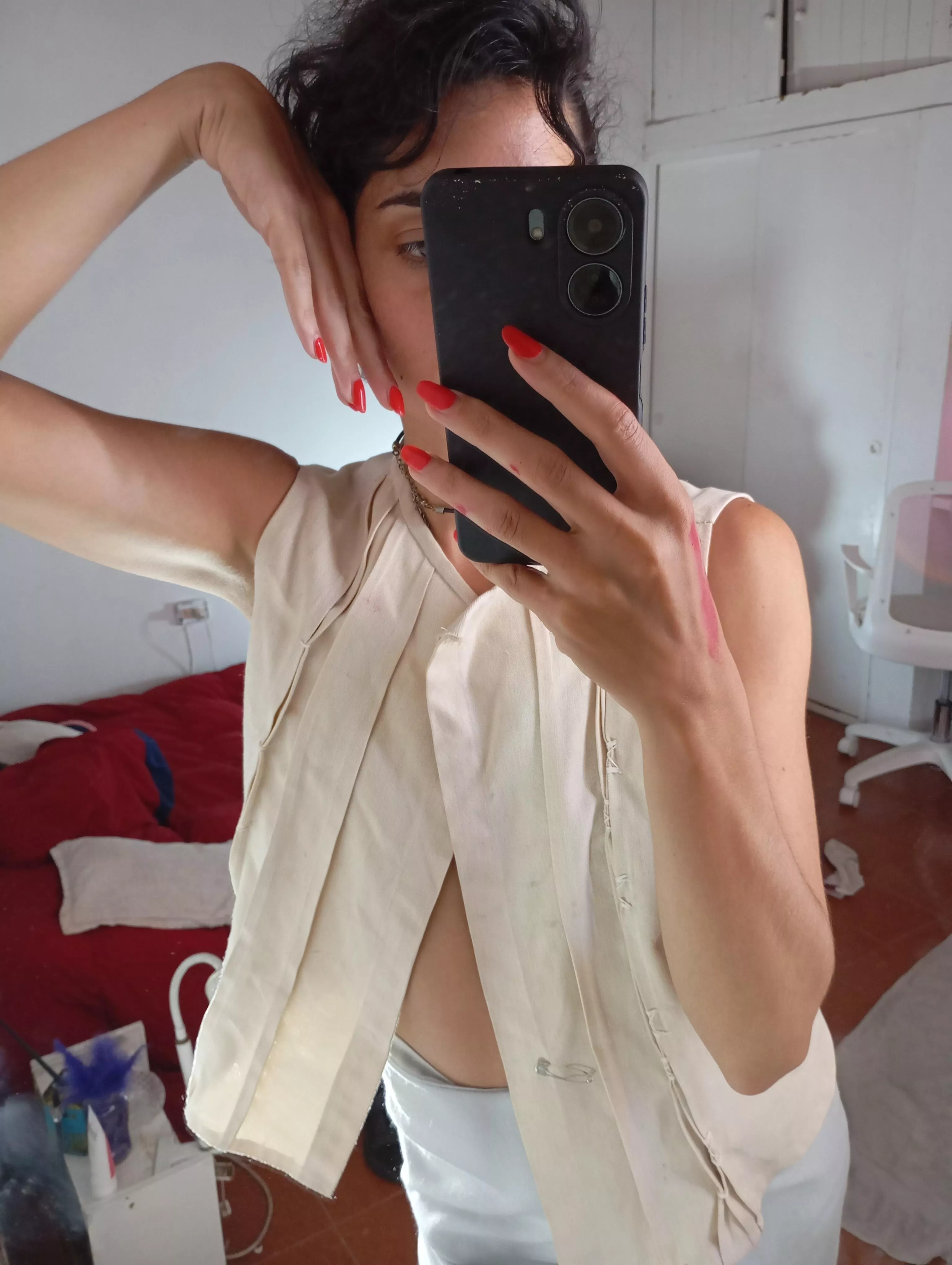 whit a long long fngers  posted by linasenses