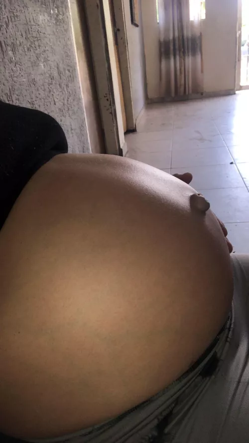 Delicious content of my sexy belly, already at 39 weeks, ready to burst 😈🥰 by mariassr