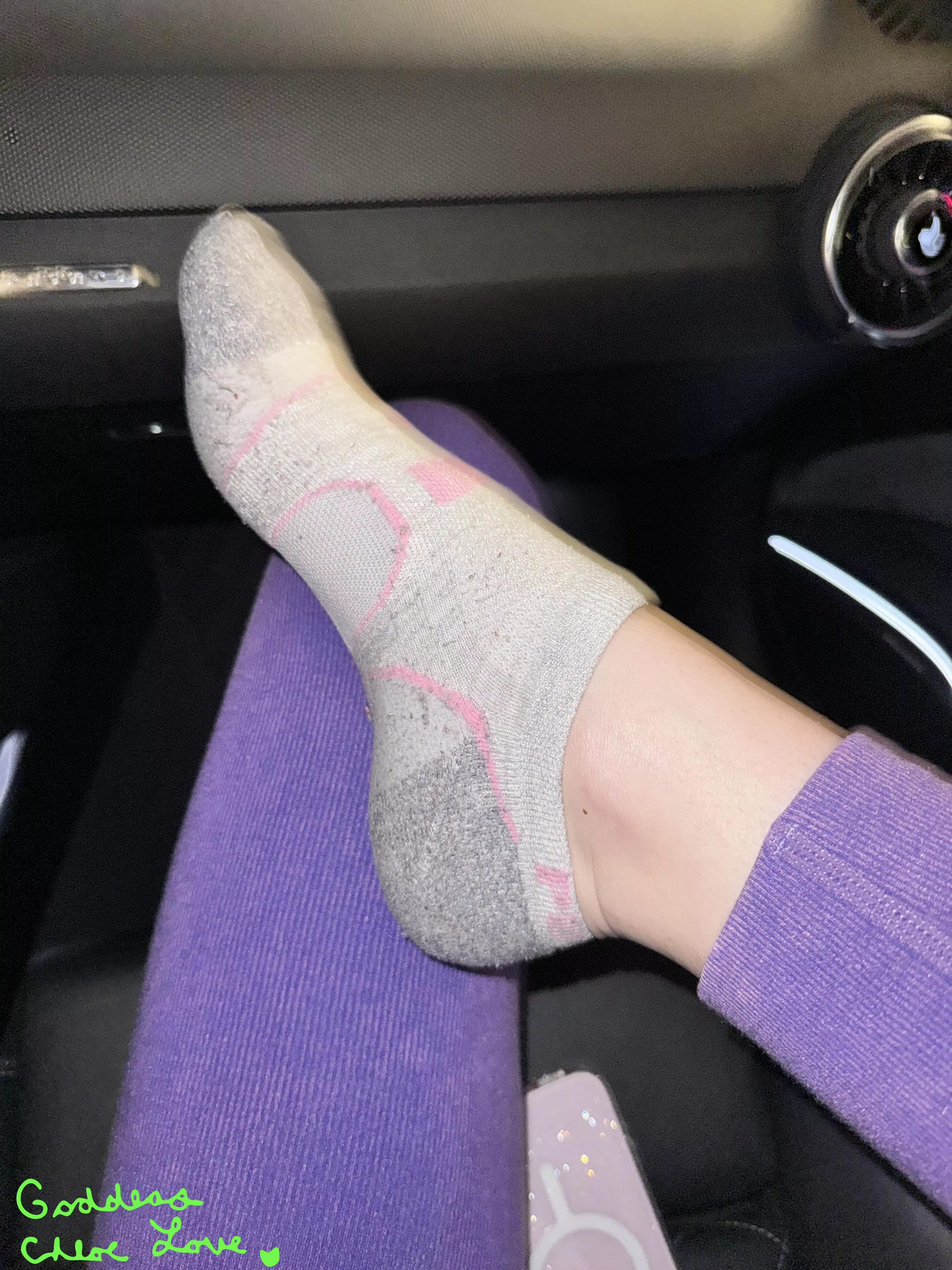 Do you prefer socks on or off when you give foot massages? posted by Goddess_ChloeLove