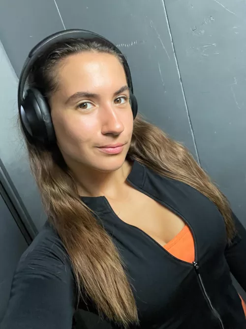 feeling cute in the elevator by sweetlikehannah