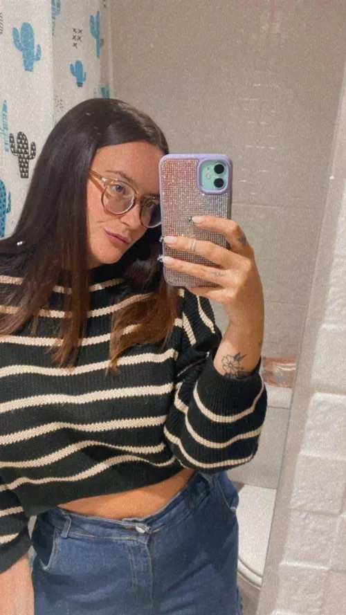 I'm too horny so I'll have o undress by w_queen