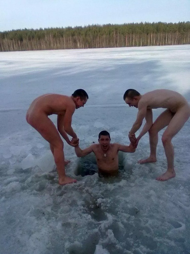 Taking a dip 🥶 posted by Primal_Mantis