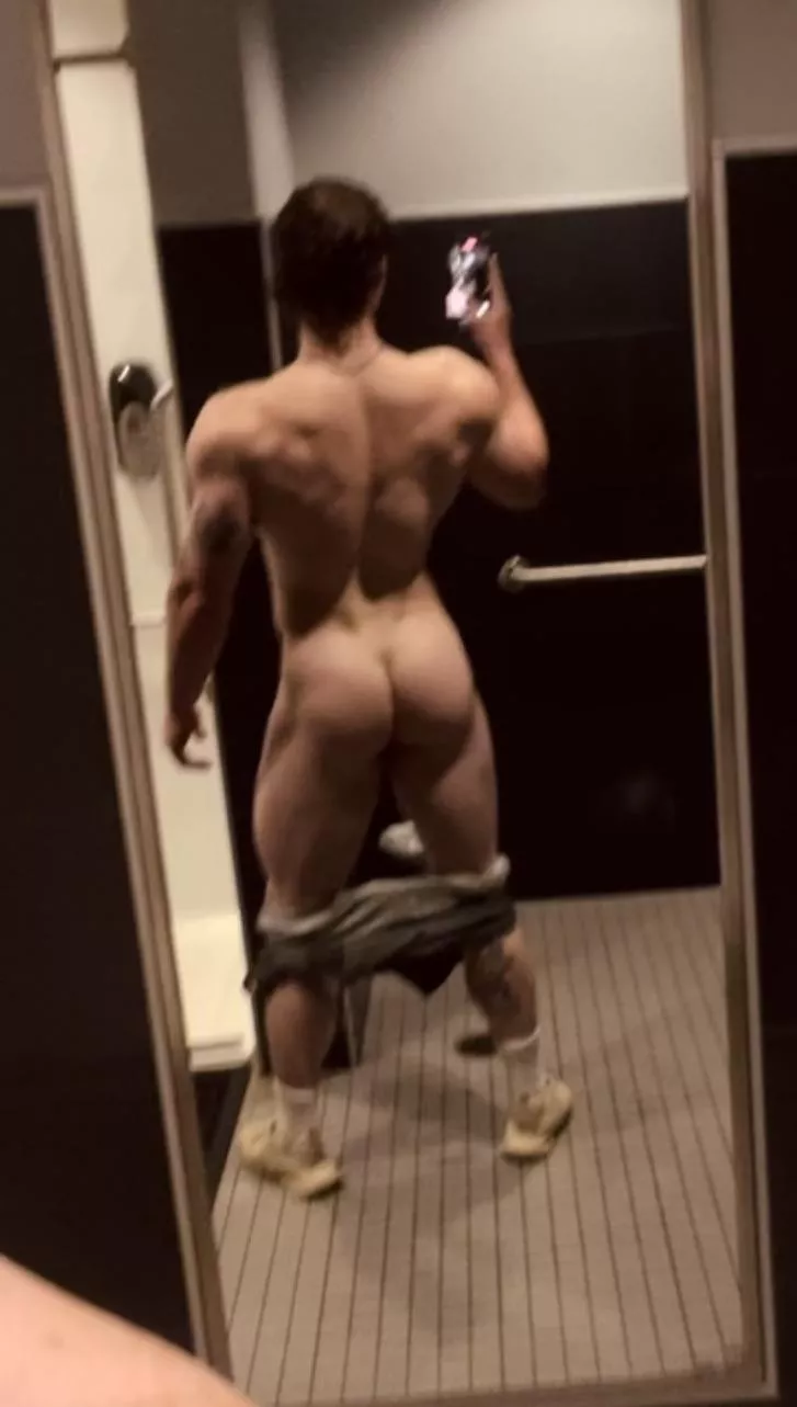 Was a good leg day at the gym🤪 posted by finx__xxx