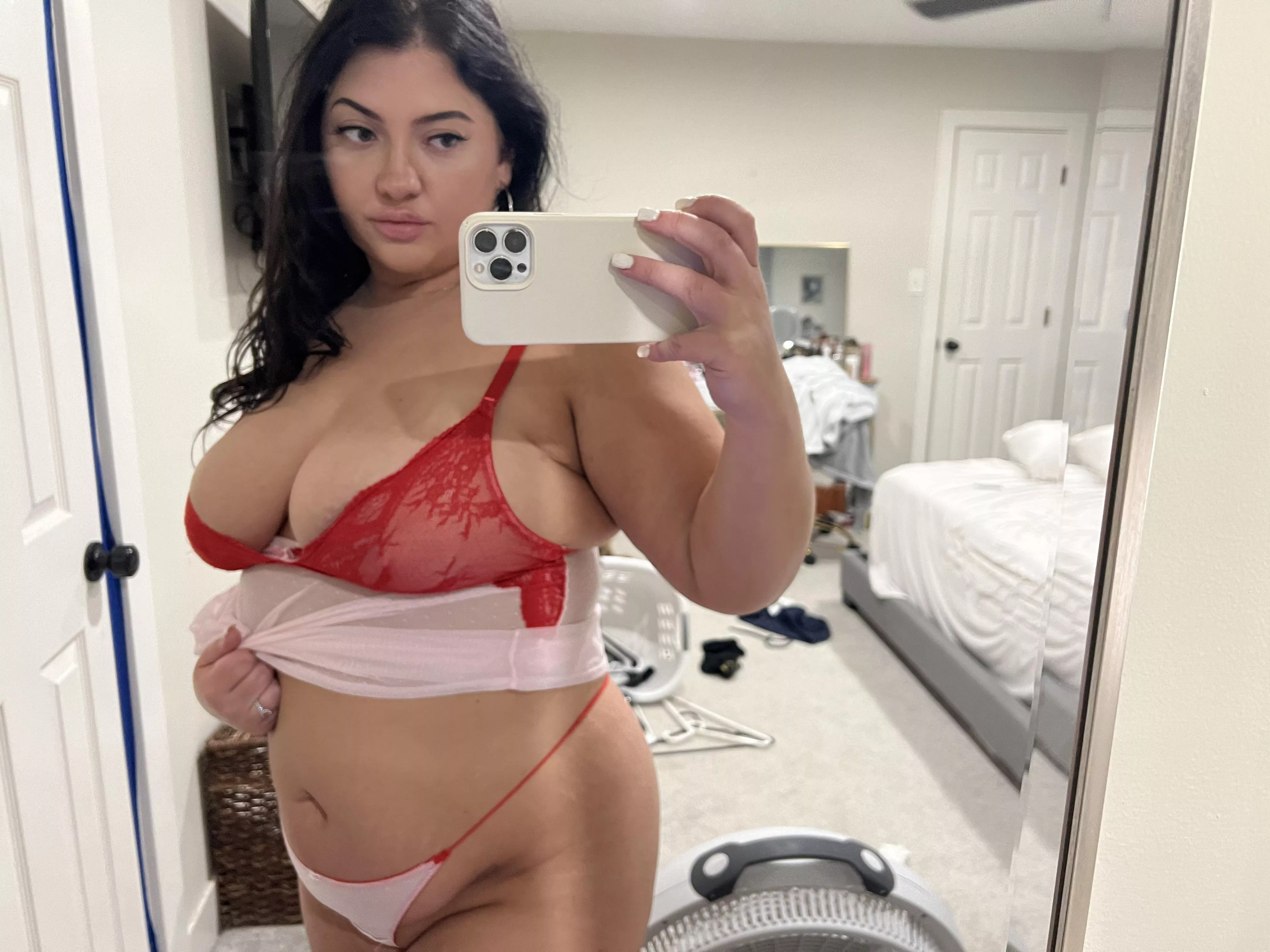 What caught ur attention first ? posted by kittykreami