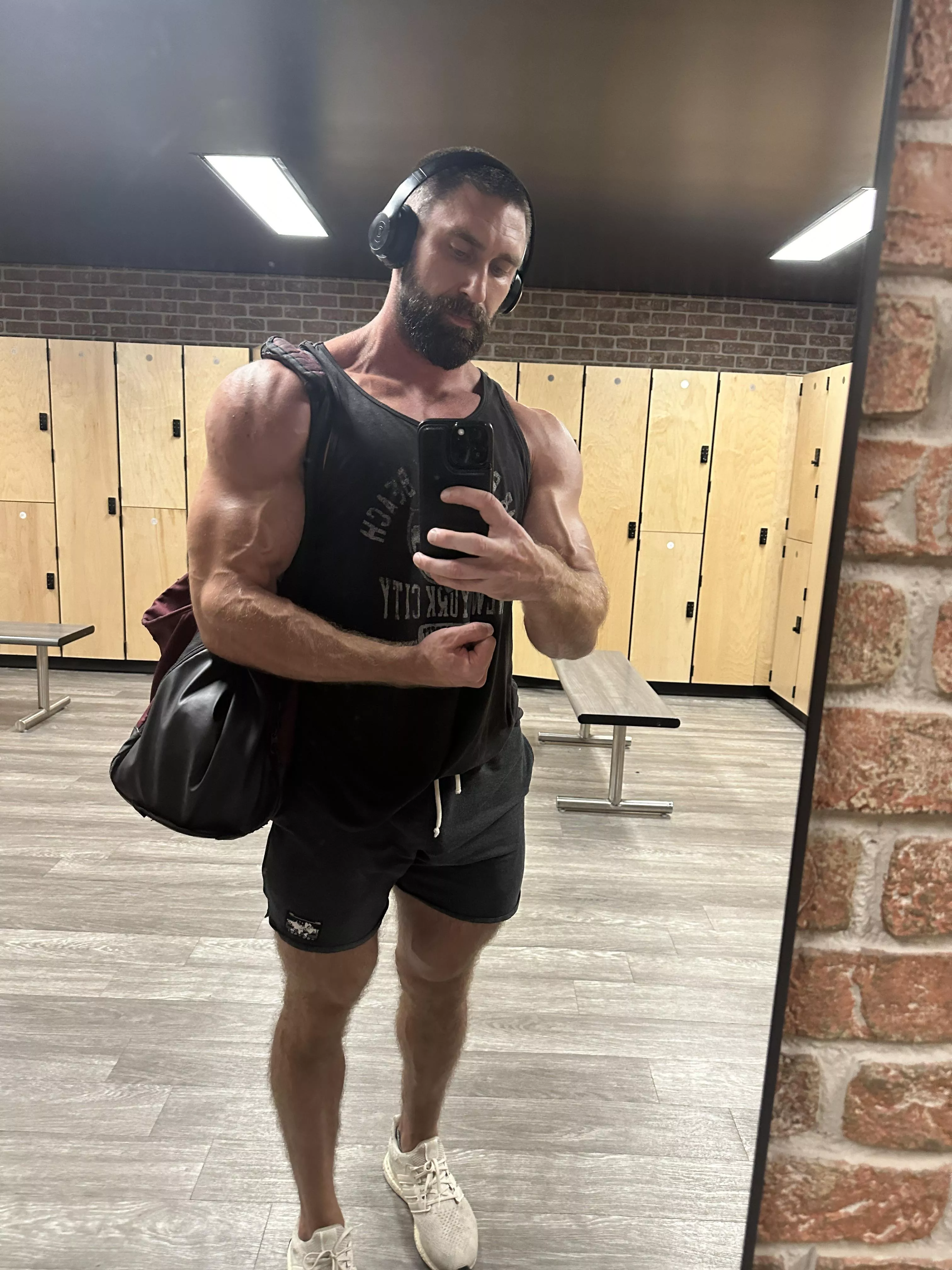 You see me in the lockers what we doing next? posted by onlygainzsteve