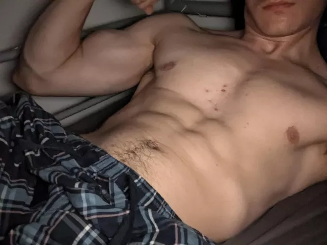 23 only add if muscular and under 30yo. Send body pic and age on add. Snap emanu4033 by Maleficent-Concert54