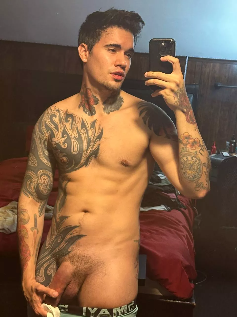 A little lift, a little pull… and just a bit of teasing. Who’s enjoying the view? posted by Exotic_Athlete_5858