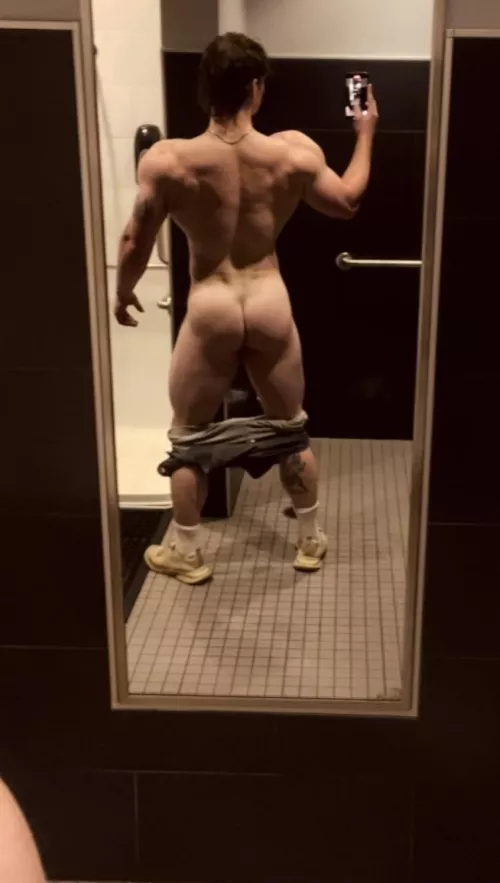 Can’t help but take pics after a good leg day;) by finx__xxx