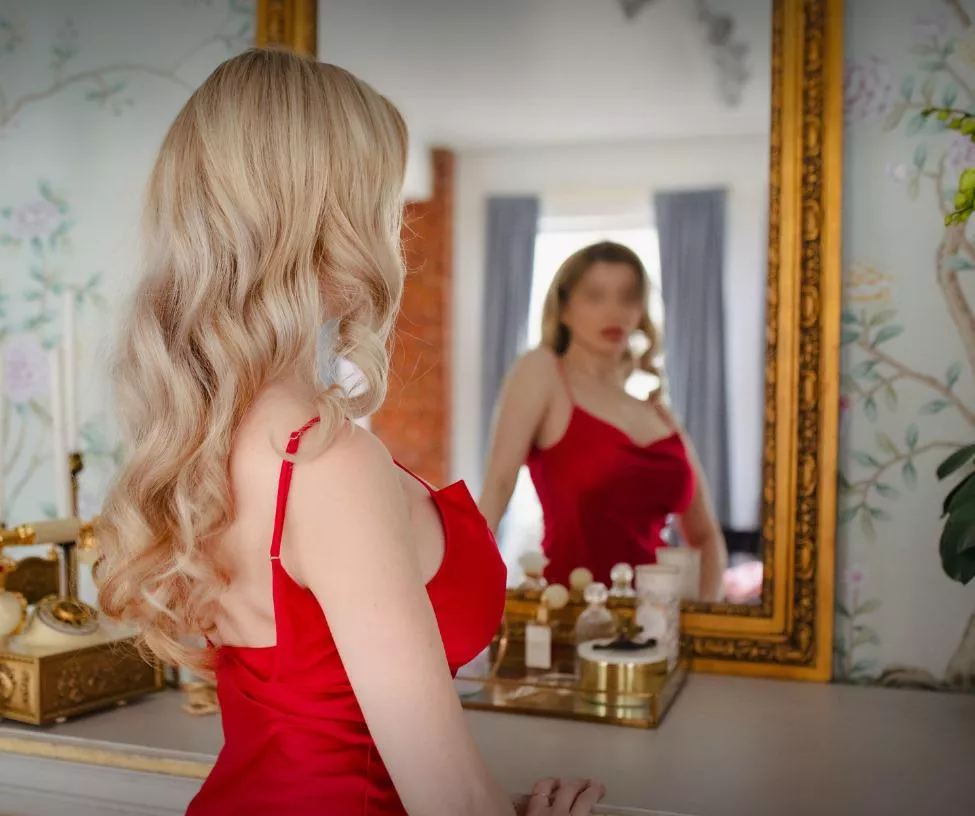 I promise you I'm full of surprises posted by AureliaMatisse