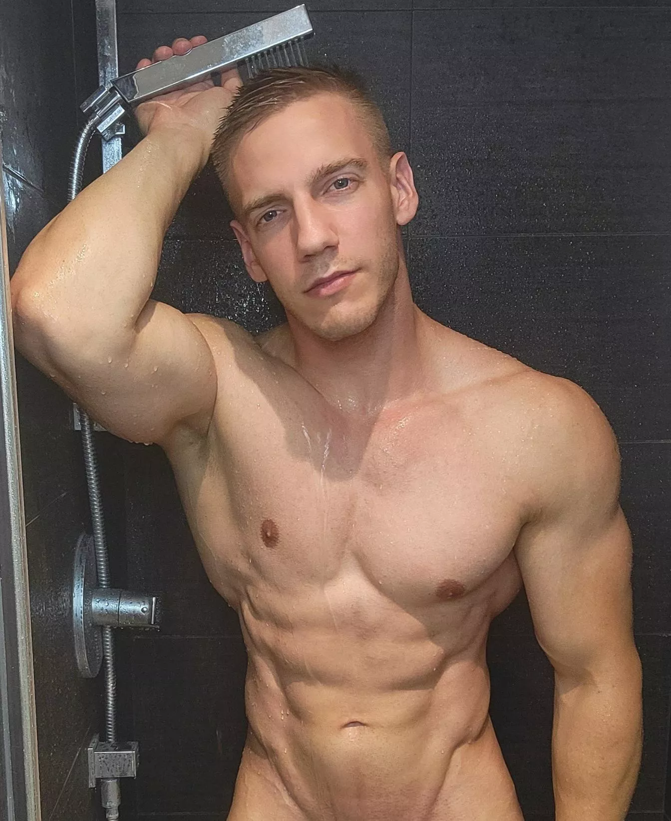 Im waiting for you 😏.. posted by John_fitness91