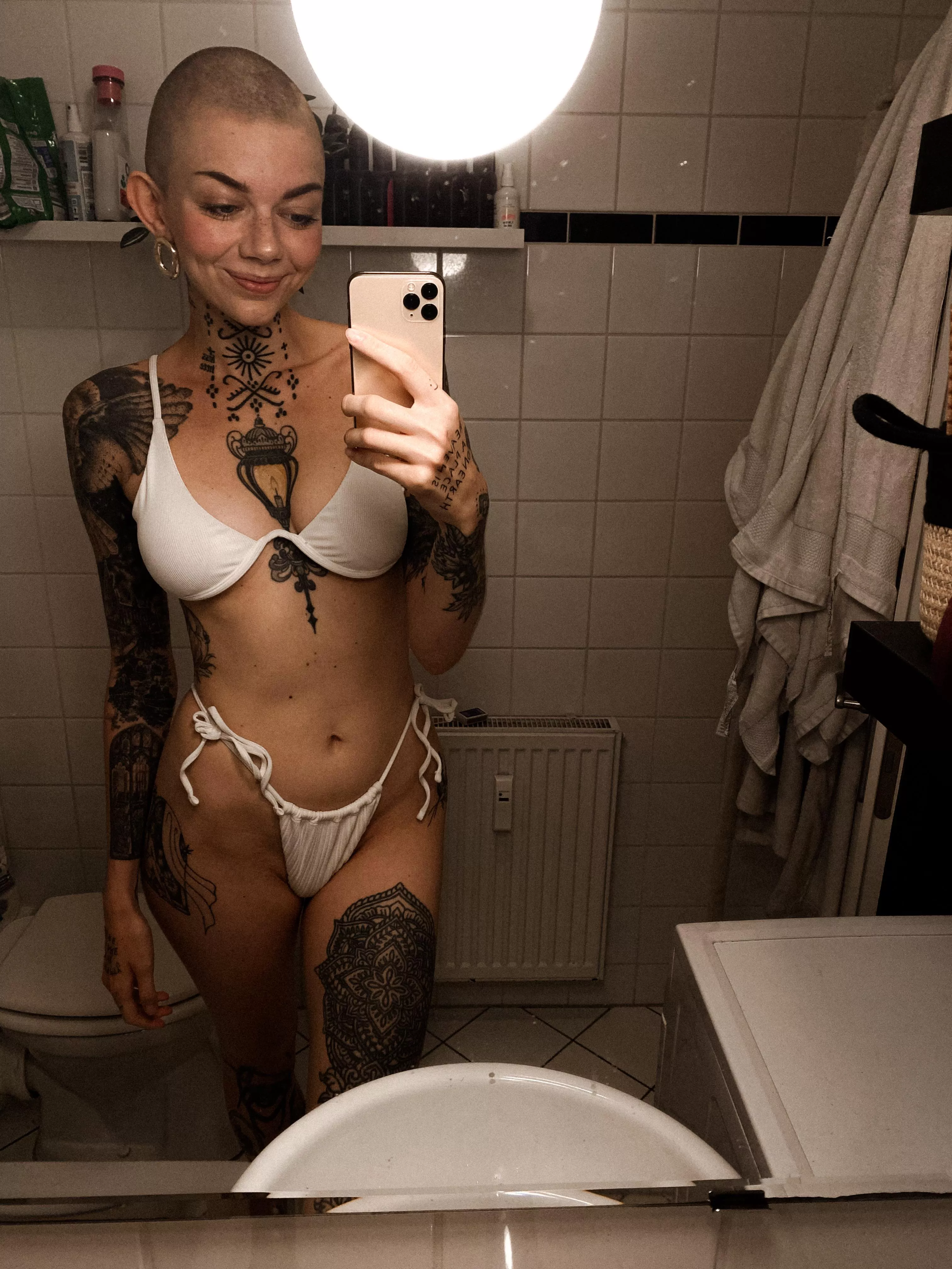 let’s go to the beach (together?)  posted by juleamelie99