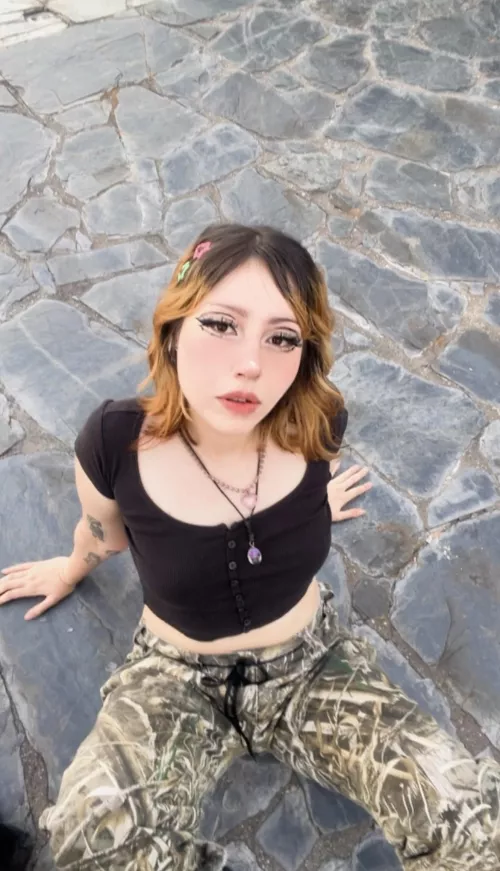 On the floor and ready for your orders by georgiapetal