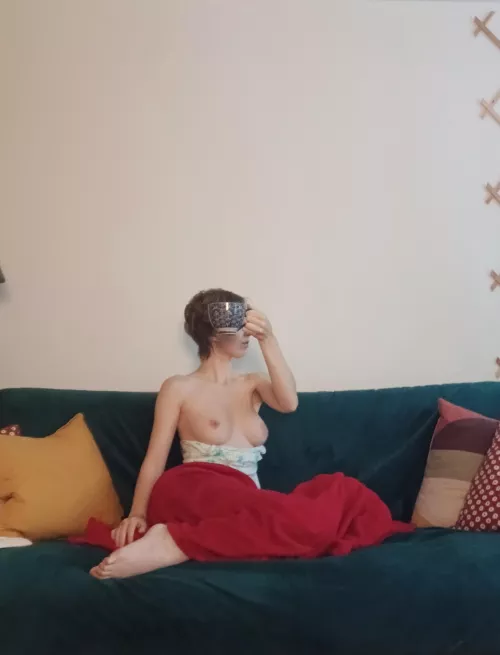 Slow morning  by cakevilain