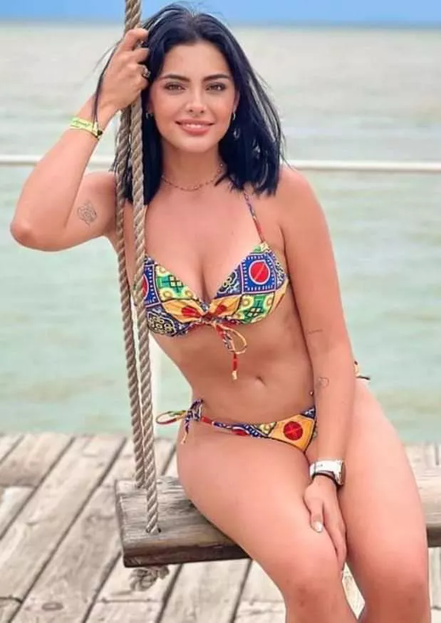 Swinging gal posted by Chaturbater1