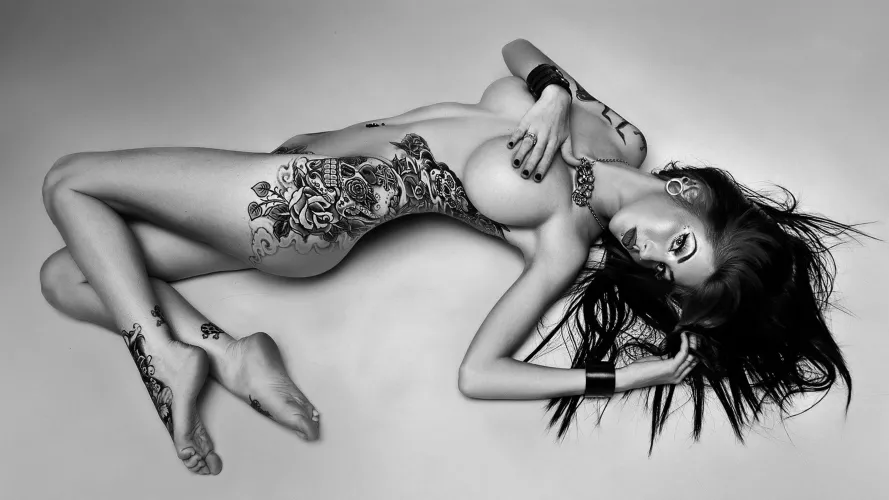 Tattoos - No Clue But Hot 3840x2160 by ExpandMyMinds