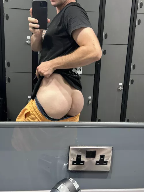 A cheeky 🍑 shot in the changing room 😈 by findingalexofficial