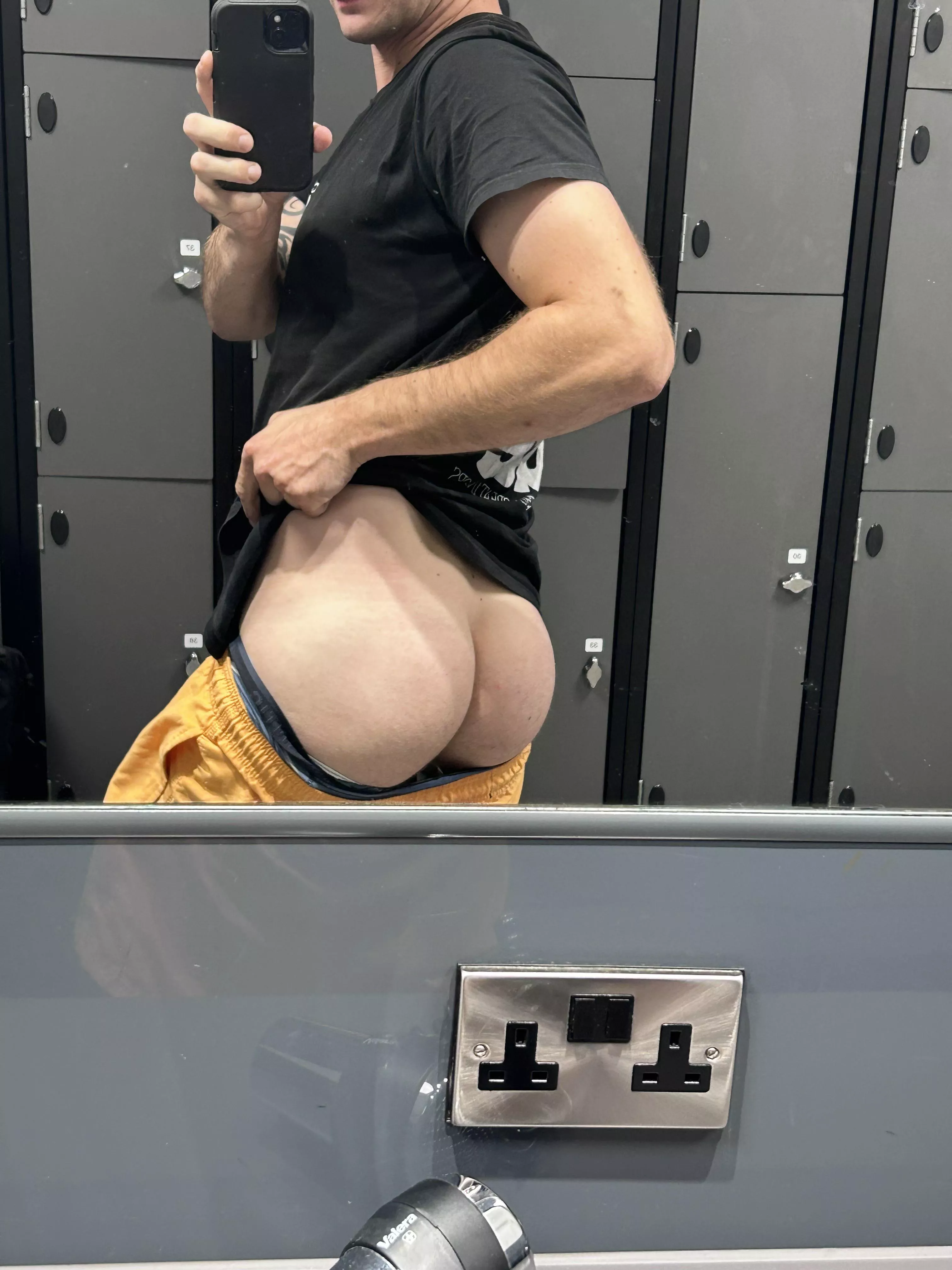 A cheeky 🍑 shot in the changing room 😈 posted by findingalexofficial