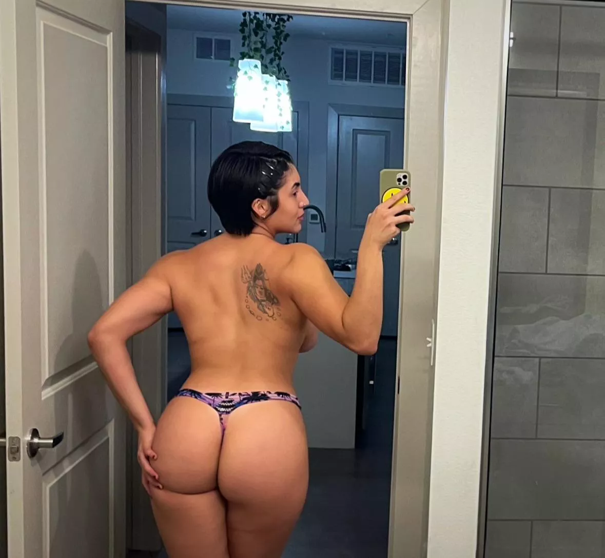 Back & glutes work is paying off 🥵 posted by yourfavbunny11