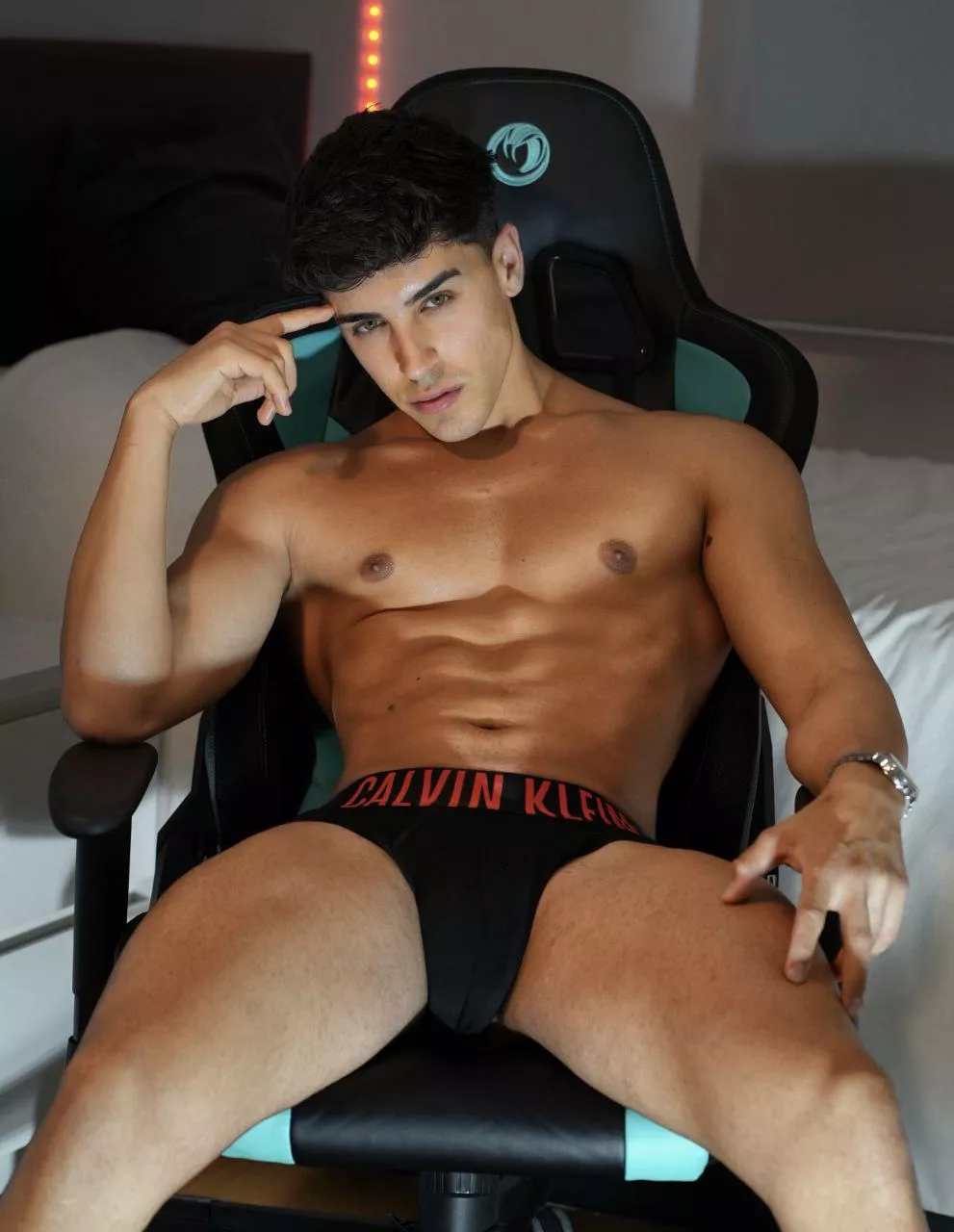 come and fill it with kisses posted by adrianlopezt7