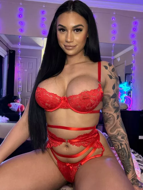 Do you think I look good in red? by arianastarr