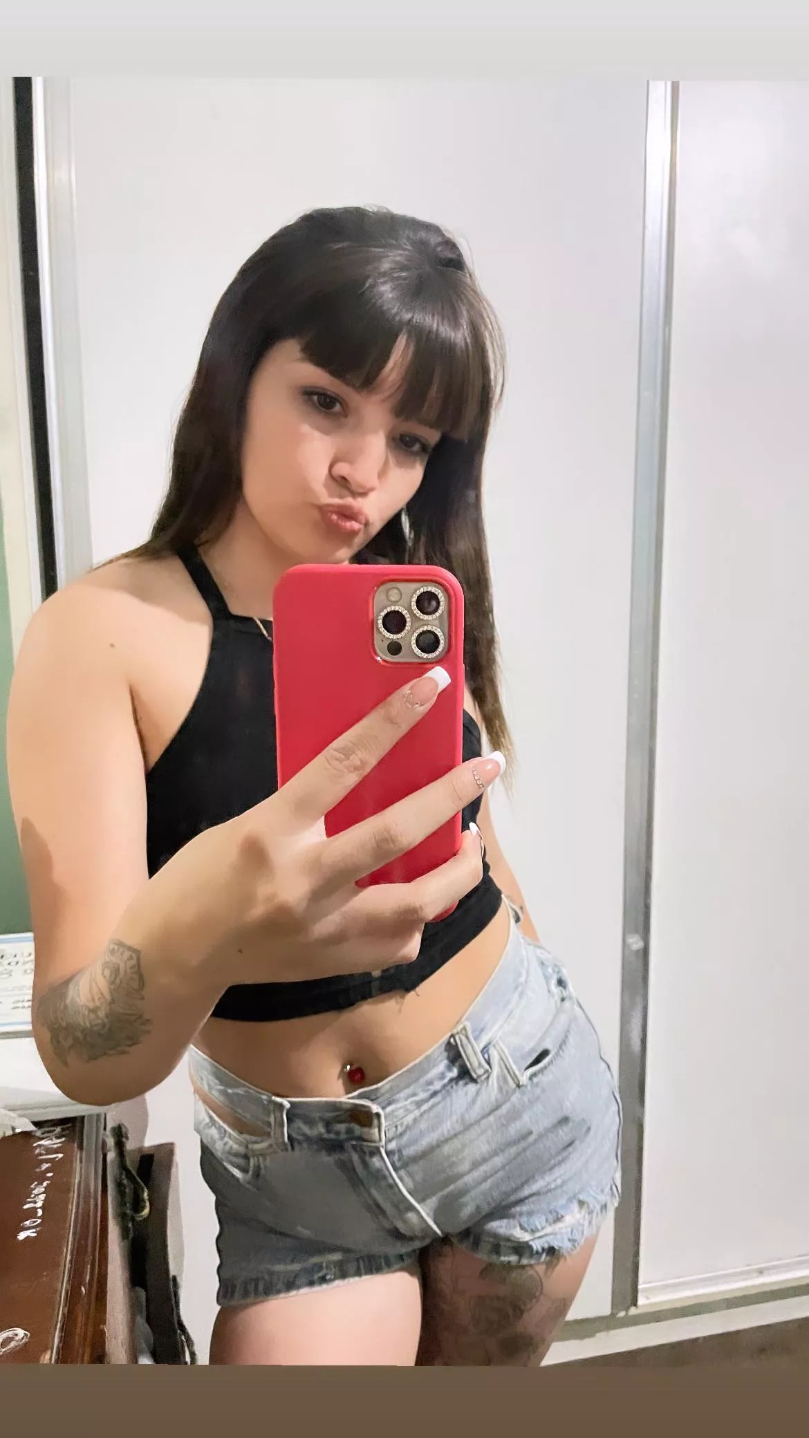 Hi, I'm new, how are you?  posted by Macarenaaaa021