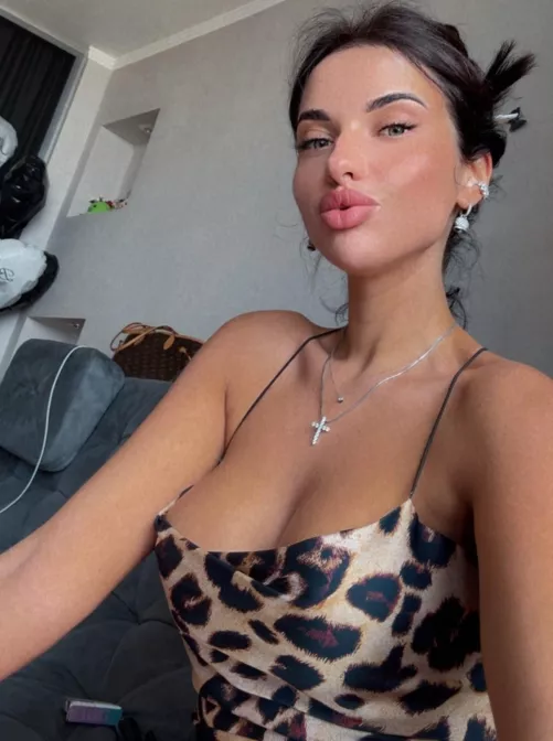 kiss kiss kiss by taupeelegant