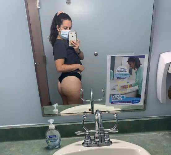 let's meet in the bathroom by _daisie