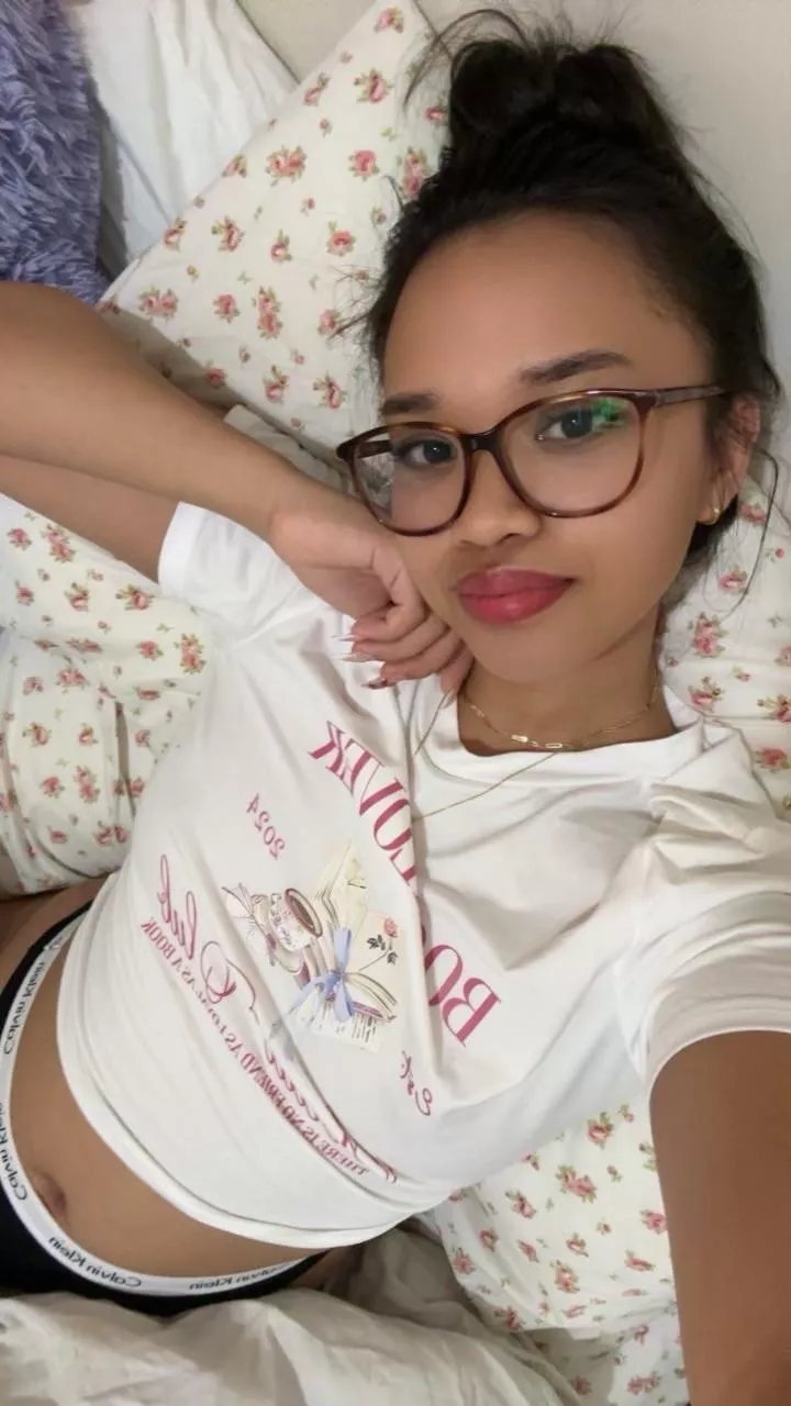 Messy hair but I still feel cute posted by Worldly_Evidence_575