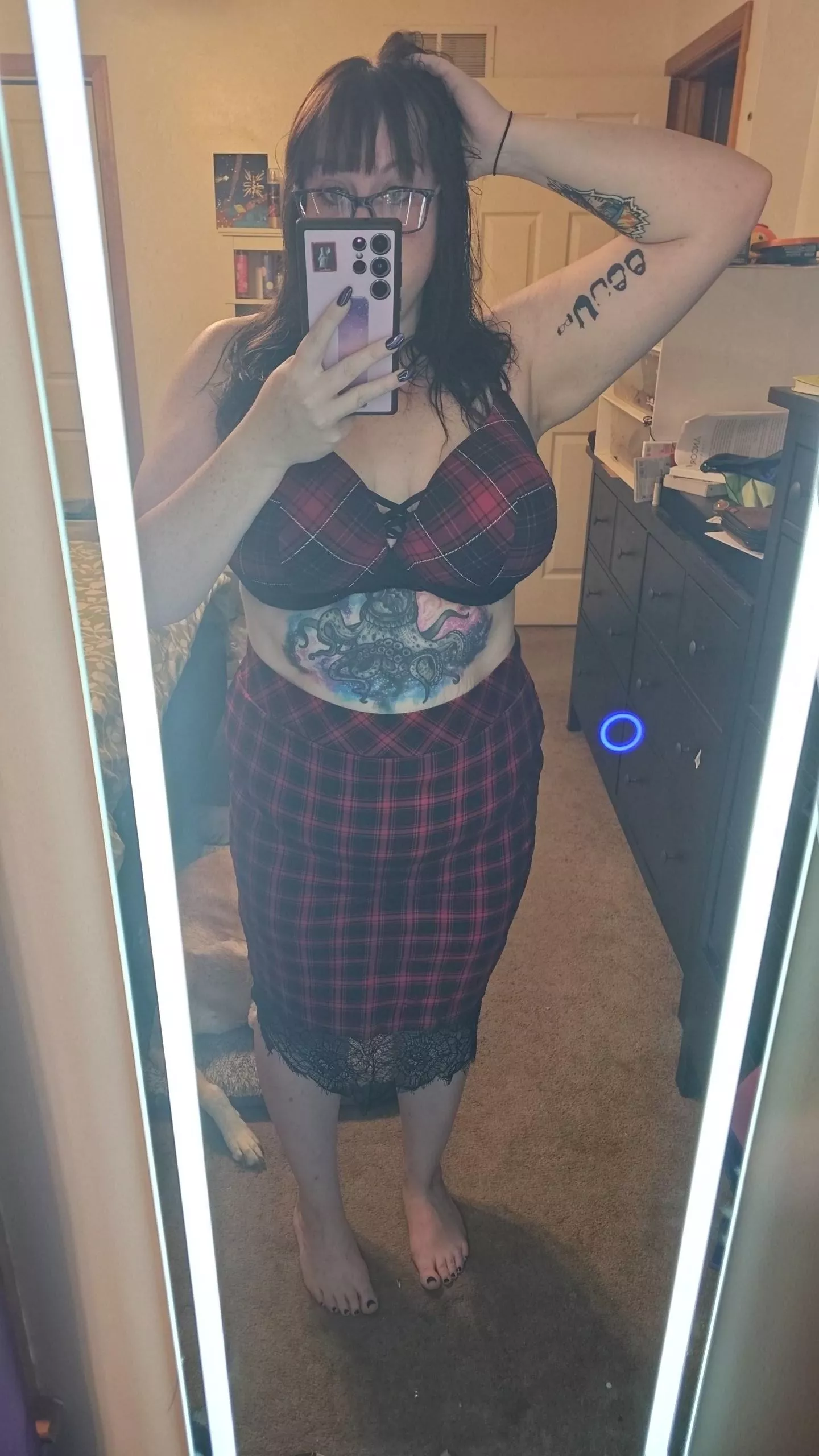 Now that I'm (re)verified, it's time to continue this party. Also, shout out to my dog. She's the real star here posted by MegaTiits69