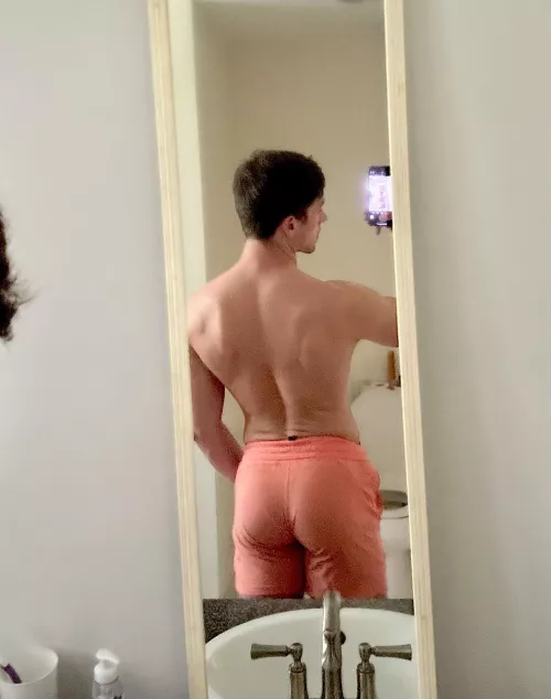 Peach season 🍑  by lundimatin53