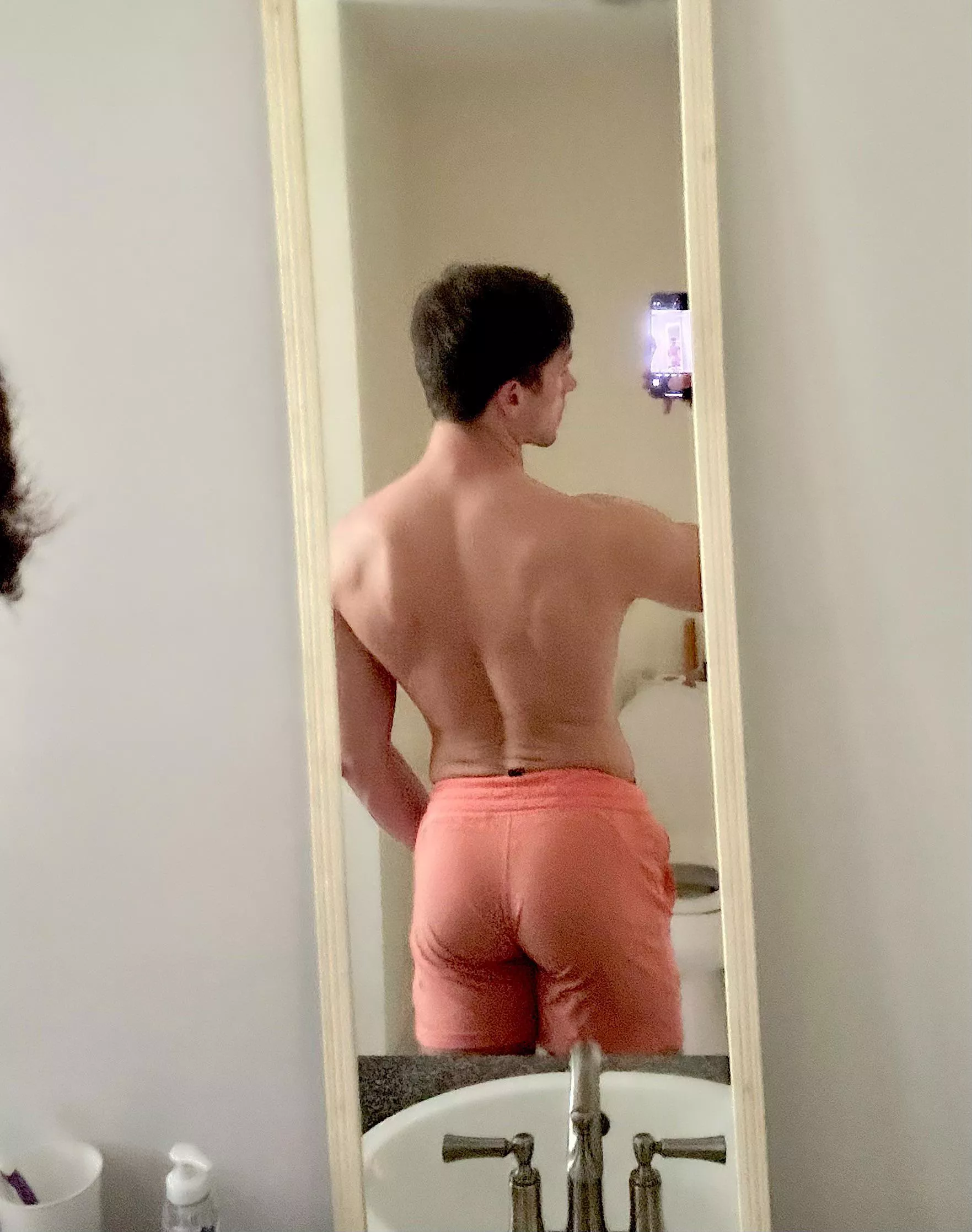 Peach season 🍑  posted by lundimatin53