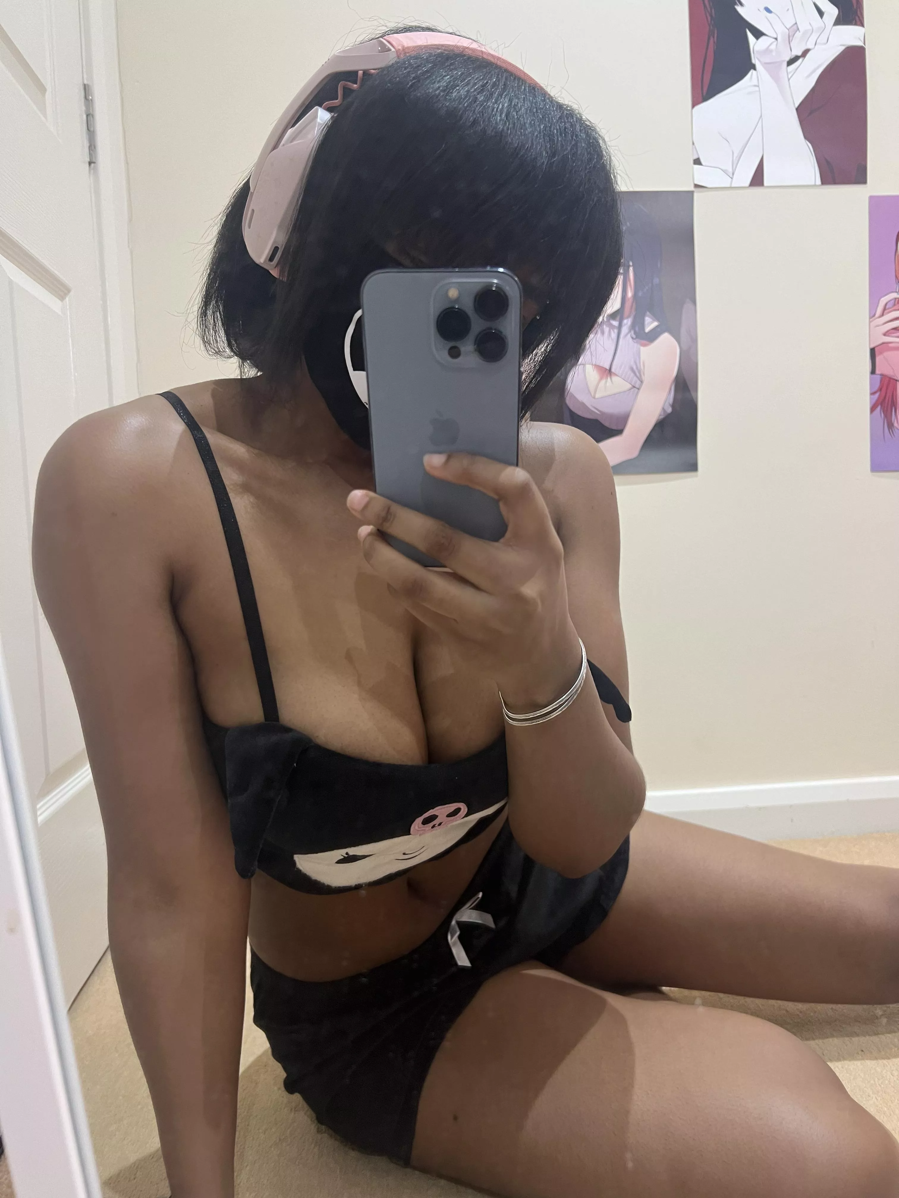 Think I'm attractive wearing this posted by brunchysace