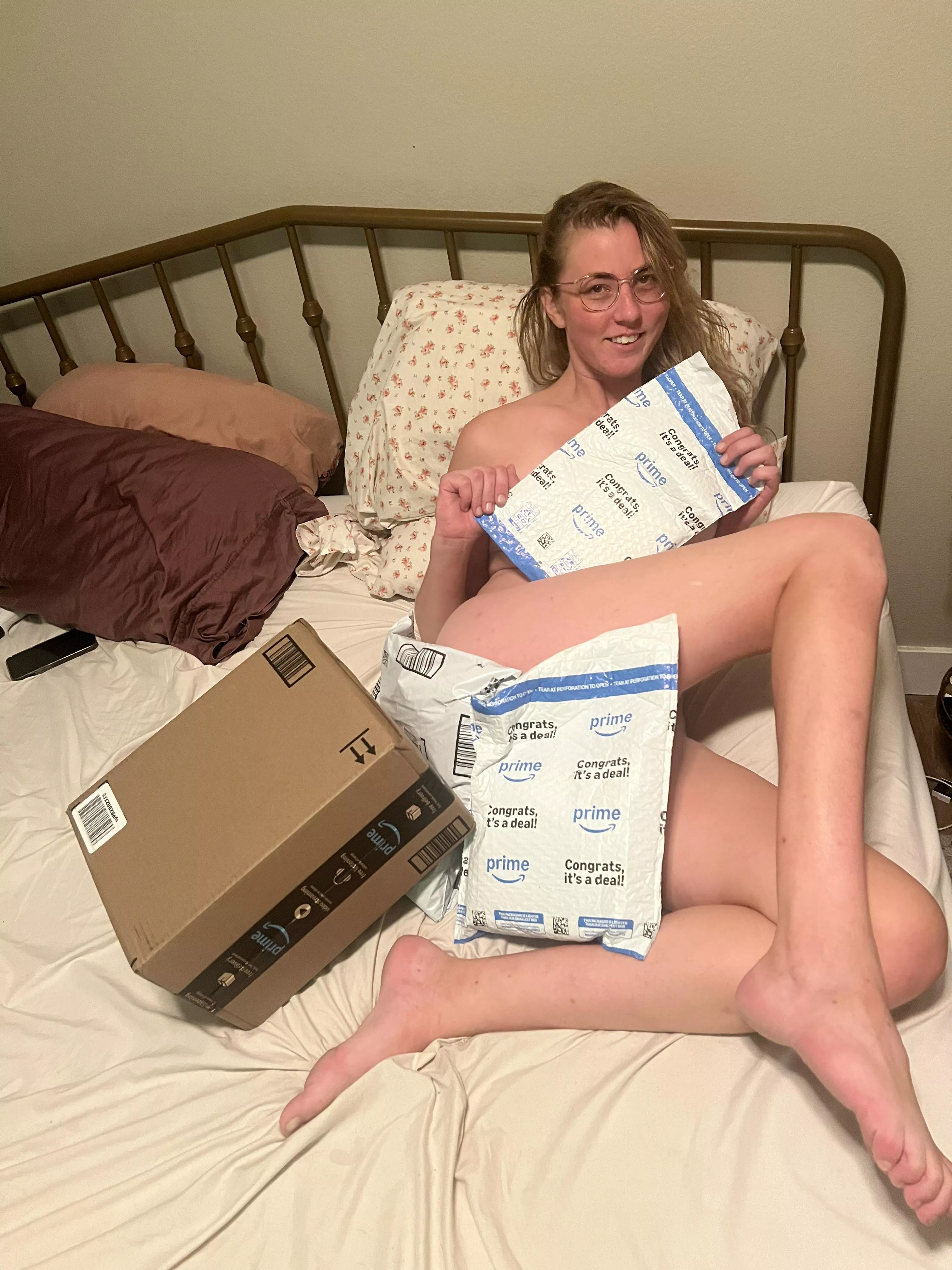 Unwrapping birthday presents naked but still wanting an audience [F]  posted by MissJuicyLucyX