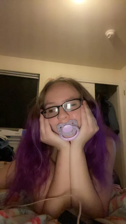 Binky time  by pinkyisblazed