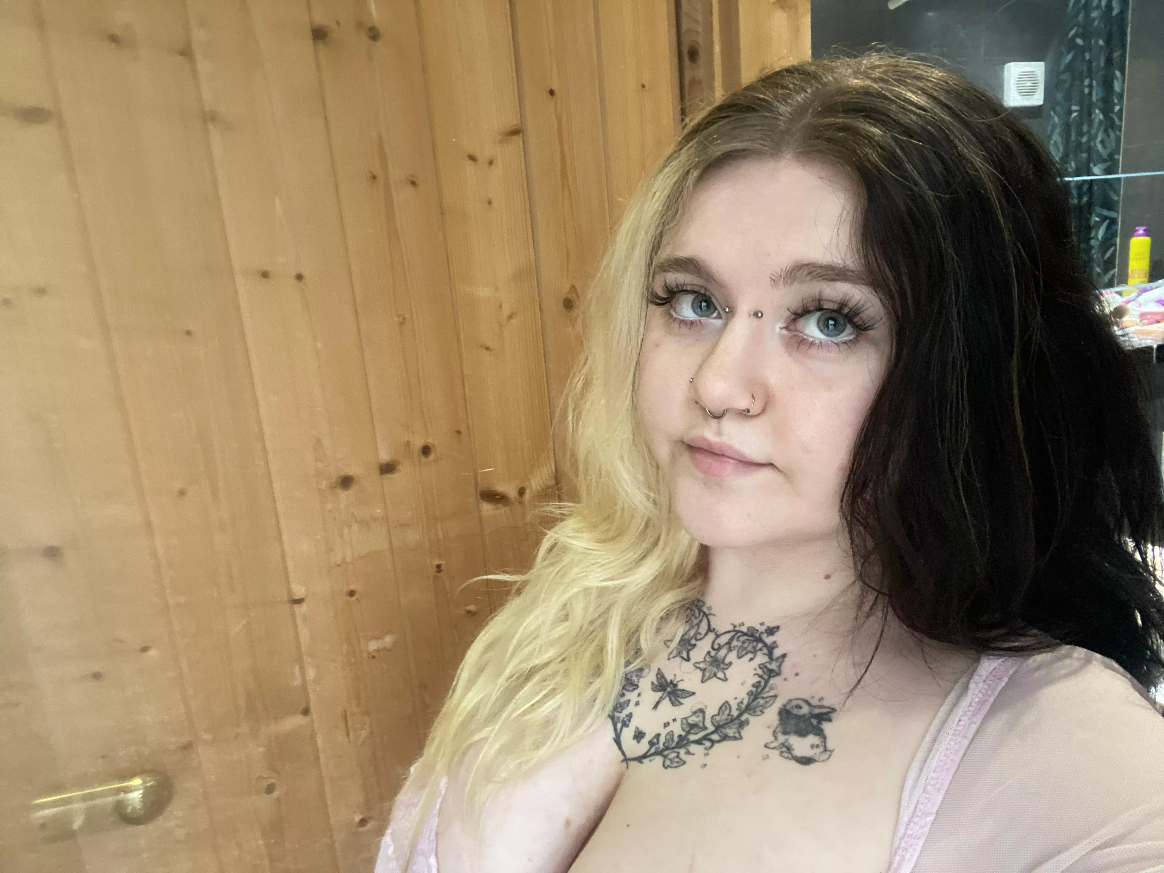 Curves & Confidence from this doll posted by minimimiiii